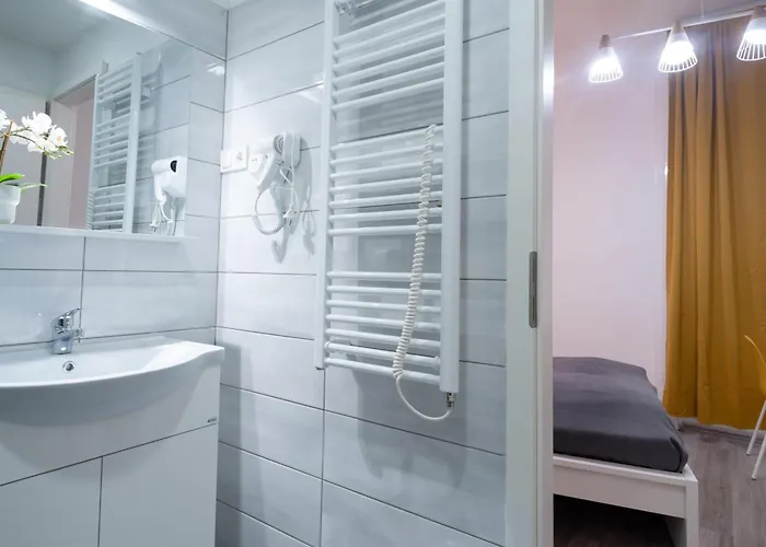 Lovely At Location * בודפשט