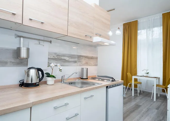 Lovely At Location * בודפשט