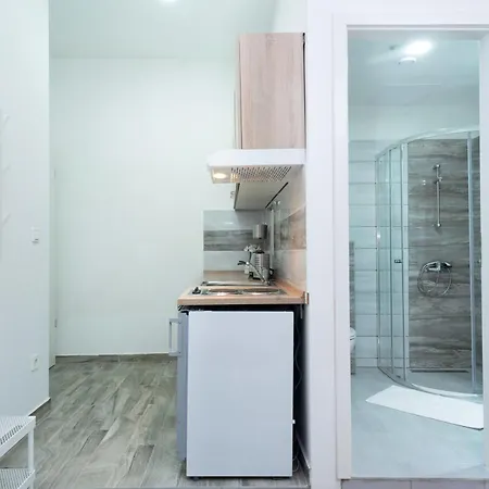 Lovely At Location Apartment